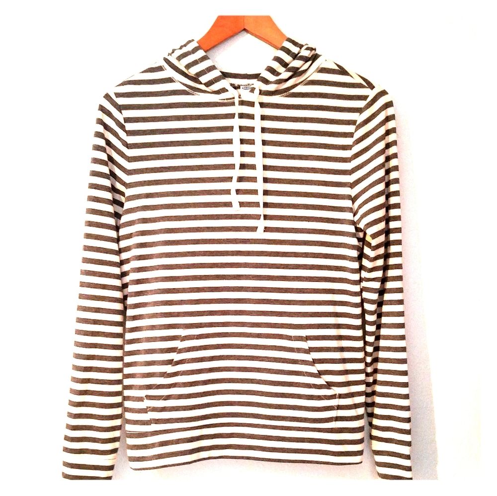 Lightweight pullover